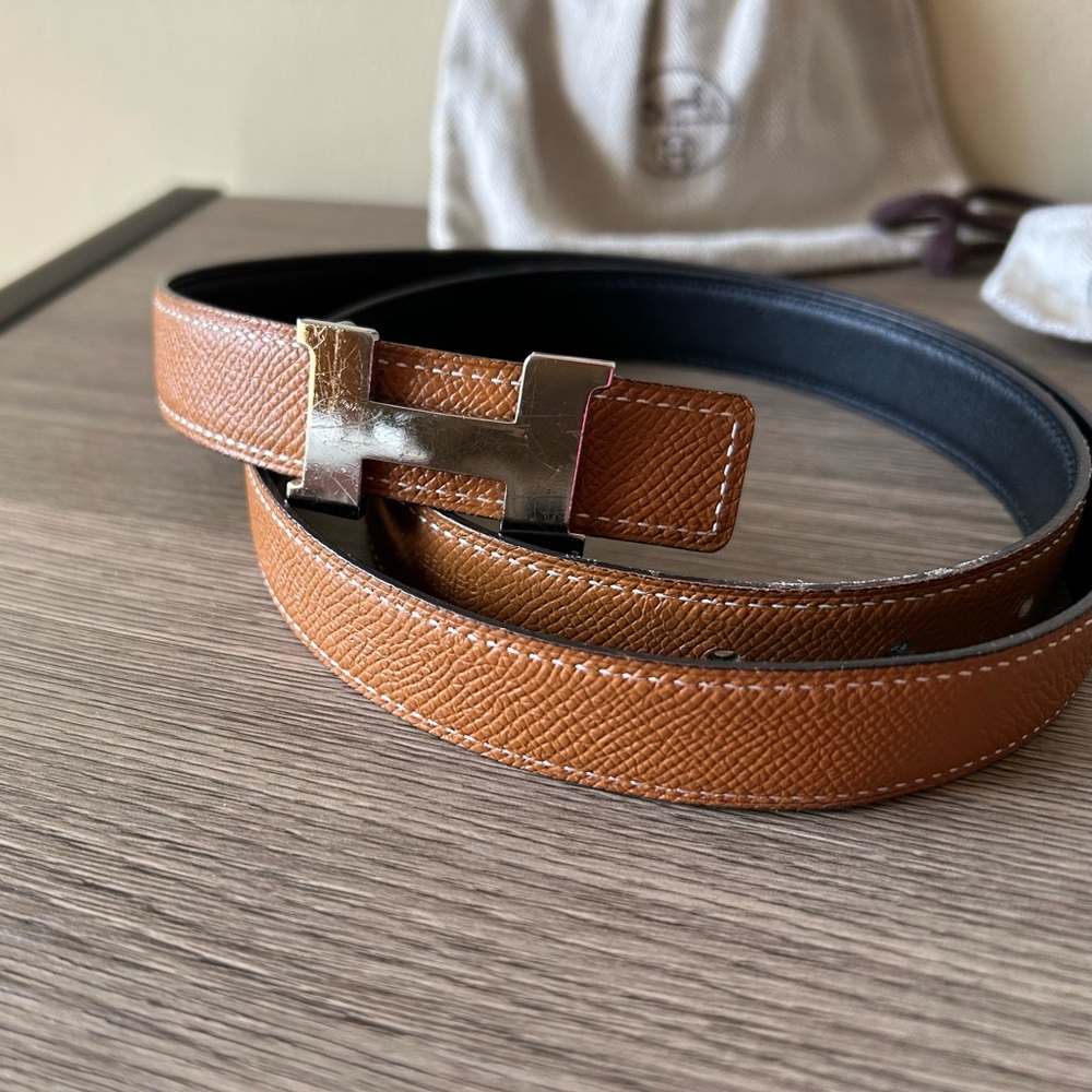 Hermes 24mm Noir / Gold Reversible Leather Belt Silver H
Buckle, Size 90 - Picture 11 of 17